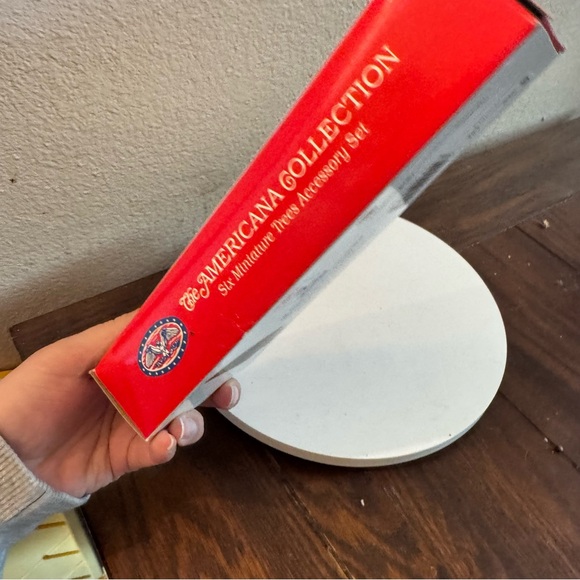 THE AMERICANA COLLECTION SIX MINIATURE TREES ACCESSORY SET CHRISTMAS - Picture 3 of 6